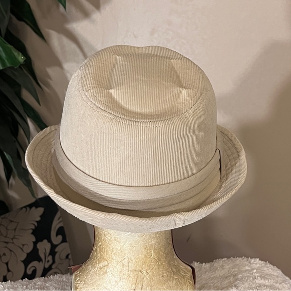 Lei - Picture 5 of 6